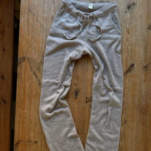 Soft goat byxor  - Byxor från soft goat som tyvärr inte passar mig. 100% Kashmir 