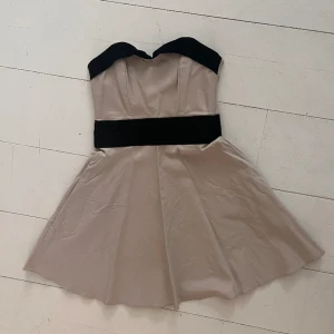 Klänning  - Köpt i london för länge sedan. Passar XS-S