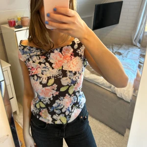 Topp - Topp från gina tricot 