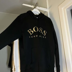 Hugo Boss hoodie - Väldigt bra skick, storlek L men passar även för dom som har M