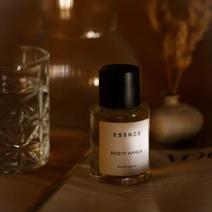 Essnce parfym - Parfym köpt från essnce nyligen som inte kommer till användning💕 Doften liknar Carolina Herrera’s good girl parfym. Nästan oanvänd, testad ett par gånger, köpt för 360❤️