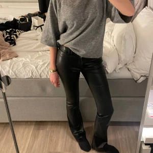 Skinnbyxor  - Sååå snygga skinnbyxor, perfekt på fest eller vardags!!💕 köparen står för frakten!💕💕PRIS KAN DISKUTERAS VID SNABB AFFÄR