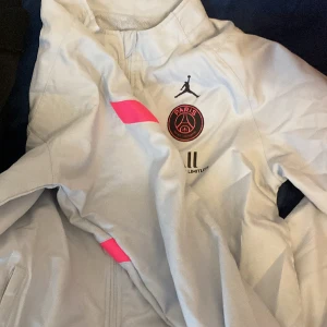 Psg set - Säljer dessa PSG-set, då det inte kommer till användning. I nyskick, 700 kr för båda!!!  Storlek S