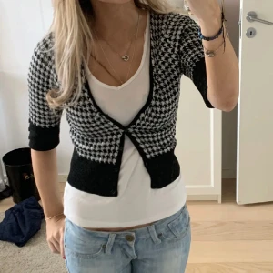 Bolero kofta  - Jätte fin bolero kofta, lånade bilder av tjejen jag köpte av, priset går att diskutera❤️