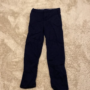 Mörkblå chinos  - Ett par mörkblå chinos. Slim fit💙