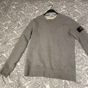 Stone island sweatshirt - Stone island sweatshirt i storlek s