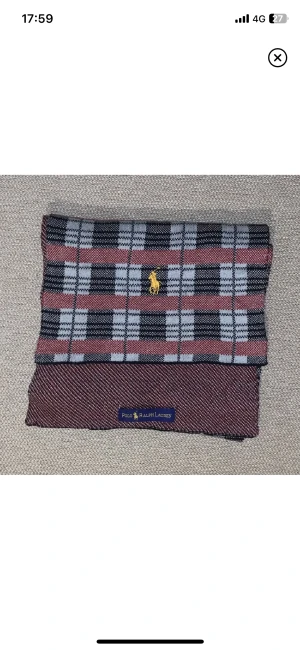 Ralph Lauren halsduk - Super fin ralph lauren halsduk jag fått i present, men aldrig kom till användning! 