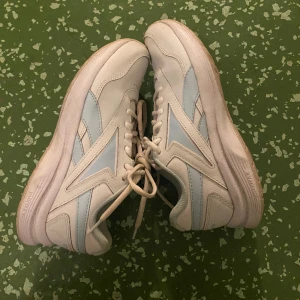 Reebok sneakers - I bra skick, storlek 38