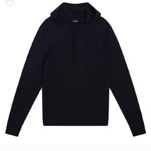Hej, Just nu säljer denna sjukt schysta J.lindenberg hoodie, Som är 100% merinoull, Nypris:1900kr-2000kr Kan diskutera pris🛍️