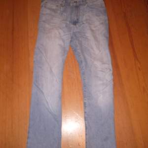 Ett par feta jeans från Litauen. Säljer på grund av att dom har blivit för små och inte kommit till användning. Riktigt bra skick. Pris kan diskuteras 👍😀