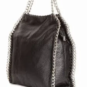 Svart tiamo  - Skriv privat för egna bilder 