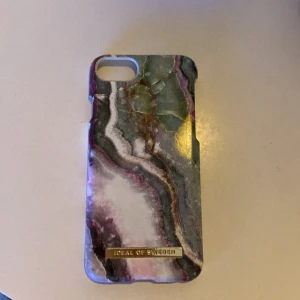 Mobilskal iPhone 8 ideal of sweden  - Bra skick🩶Köparen står för frakt☺️Hör av er om frågor🥰 Pris kan diskuteras😚