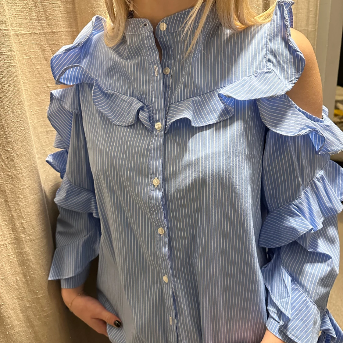 Cool blå randig blus från Heartmade 💙🤍 - 90