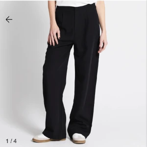 Kostymbyxor  - Säljer dessa byxor från lager 157 i storlek xs som aldrig är använda. Priset kan diskuteras, Köparen står för frakt.