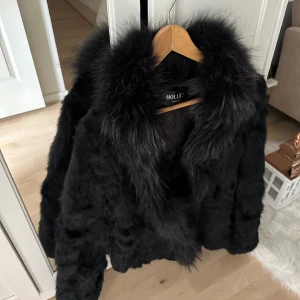 Dam päls kappor  - Jätte fint kappor från Hollies äkta päls  Nypris 5000kr