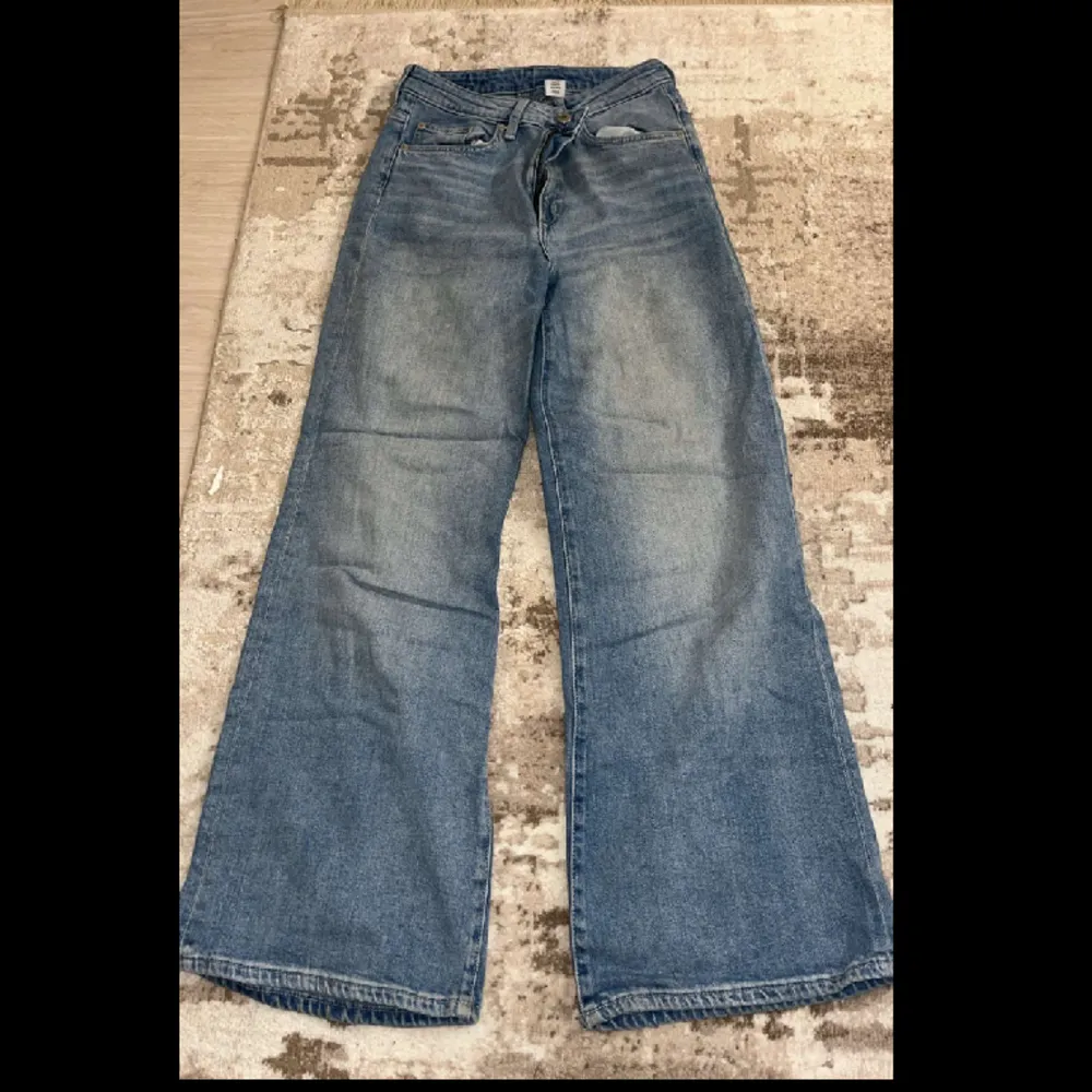 Supersnygga jeans som Är sparsamt använda o helt felfria!. Jeans & Byxor.