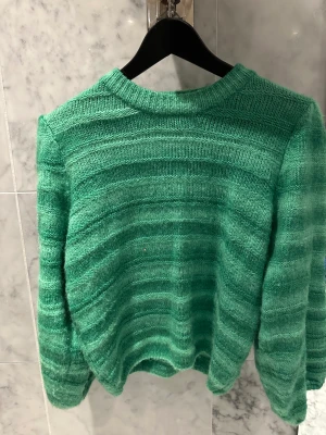 Gröna stickad med ballongärm - Fint skick