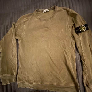 Stone Island tröja - Stone Island tröja. Storlek M. Olivgrön. Väl använd. 