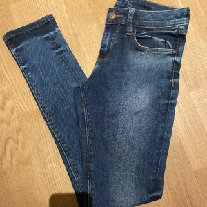 Jeans - Använda ett fåtal gånger.