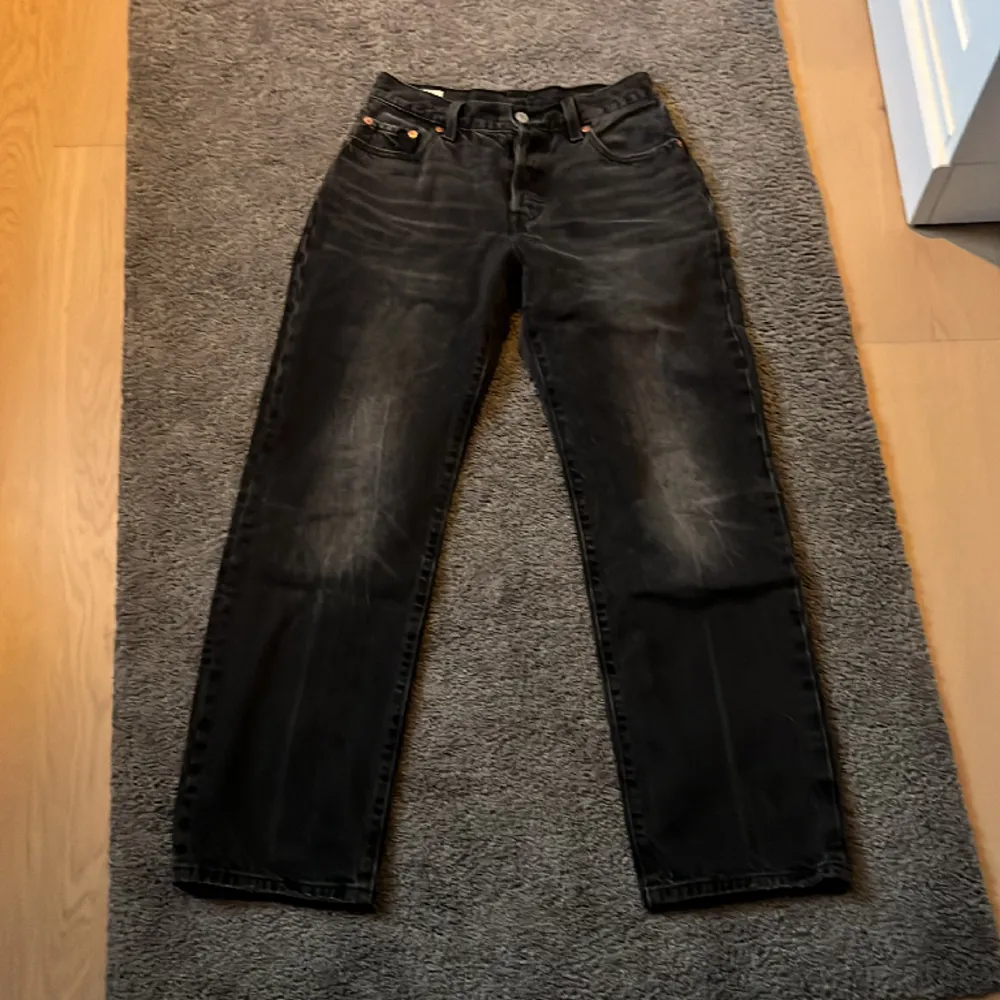 W31 L32, oanvända 10/10 skick. Straight leg. Nypris 1100kr. Jeans & Byxor.