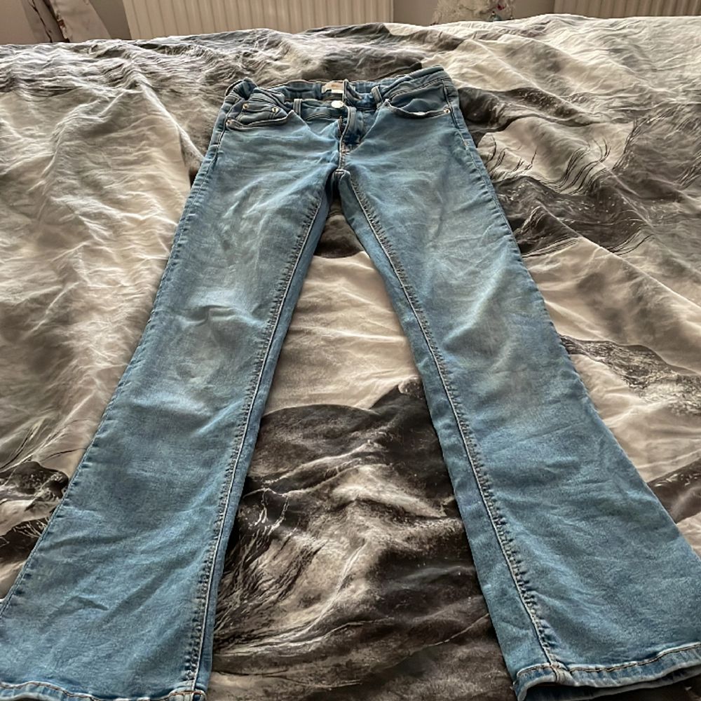 Blå Säljer jeans - Gina Tricot | Plick Second Hand