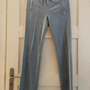 Juicy housut - Kerran käytetyt aivan uuden näköiset mieluiten myyn takin kanssa