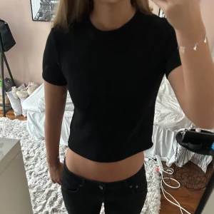 Stickad t-Shirt  - Säljer pga att jag inte använder längre 