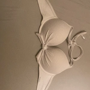 Bikini  - Super fin bikin topp så tyvärr är för lite på mig har använt en gång. Det är push up på den.