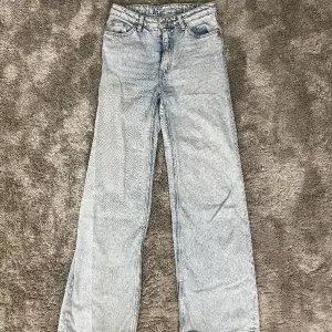 Straight jeans som inte kommit till användning på ett bra tag. Fint skick!💕💘 använd gärna köp nu funktionen🛍️💘💝💗