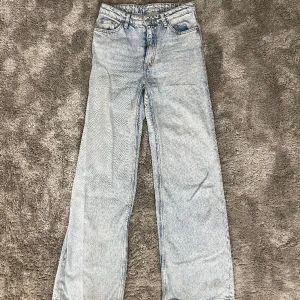 Straight/flared jeans - Straight jeans som inte kommit till användning på ett bra tag. Fint skick!💕💘 använd gärna köp nu funktionen🛍️💘💝💗