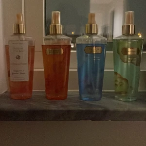 Parfym - De populära Victoria secret parfymerna. Knappt använda. Just nu är det budgivning, den som vinner budgivning kommer få de tre som är kvar vilket är alla förutom den som står på andra plats🩷