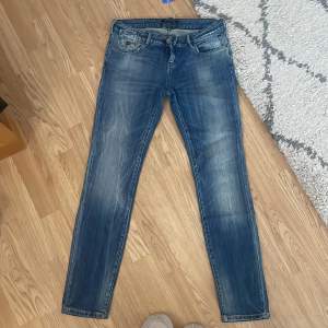 Los waist jeans. Strl 28💕 aldrig använt o köpt på sellpy. Pris kan diskuteras. 
