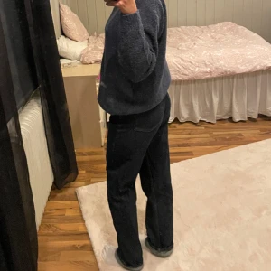 Mörkblå jeans - Super snygga och mörka jeans, säljs då dem inte används💕 