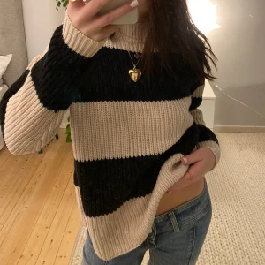 Stickat - Stickad tröja i fint skick💕