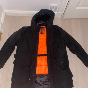 Replay vinter jacka  - Använt jackan fåtal gånger. Varan i perfekt skick och säljer för att jag inte har användning av den.