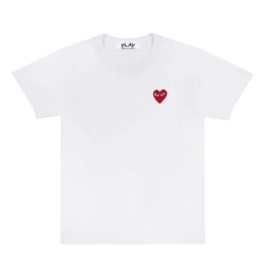 Comme des Garçons (CDG) Tshirt - Helt ny CDG tshirt i storlek M Nypris 1500