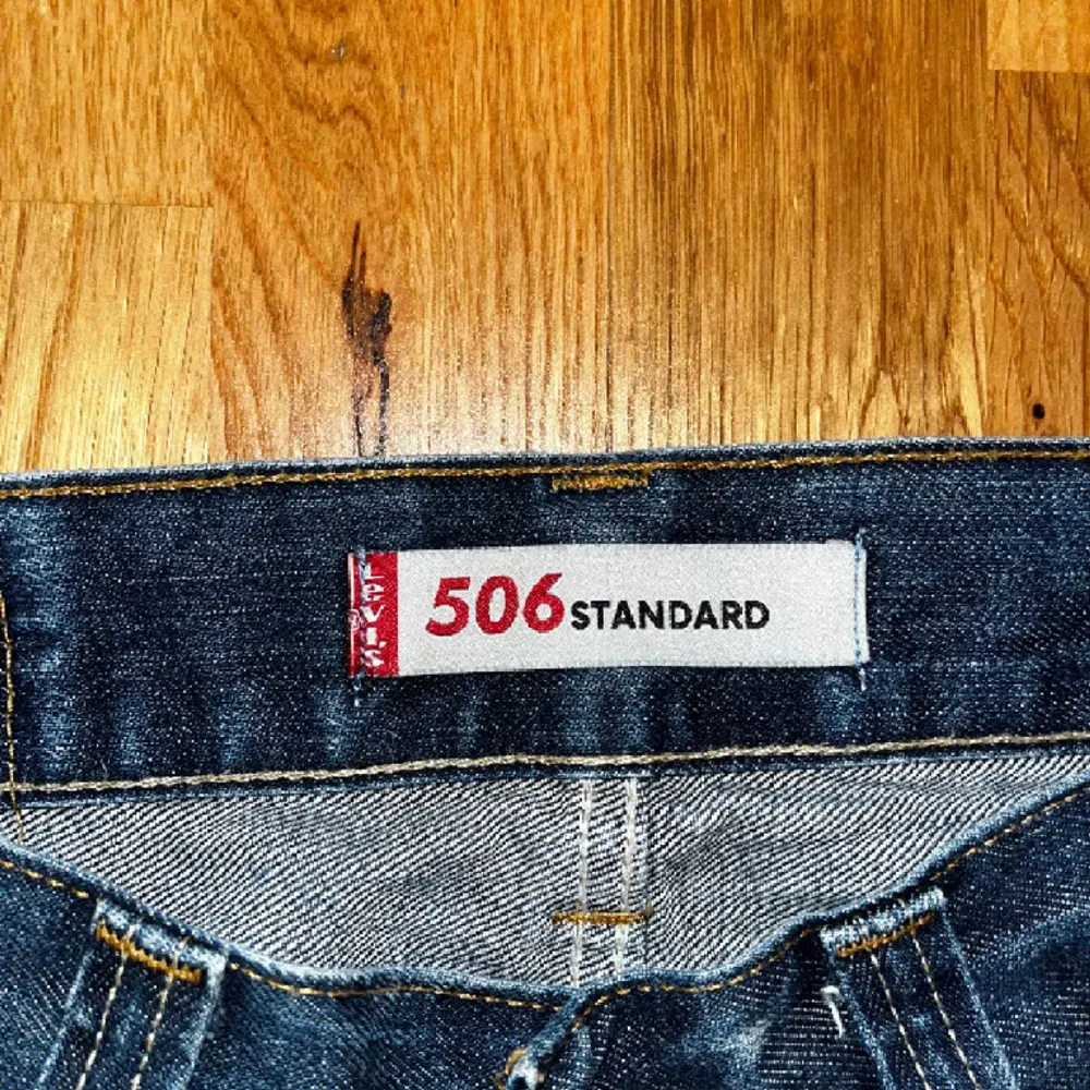 Levis jeans i bra kvalitet  Knappt använda! Hör gärna av dig vid frågor  Pris kan diskuteras . Jeans & Byxor.