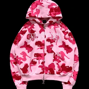 Named collective zip hoodie - Säljer min zip hoodie från named collective i storlek xs/s! Den är oversized i storleken har endast använts några gånger så bra skick, säljer då den inte kommer till användning🥰 finns inte att köpa längre, skicka för fler bilder! Köpt för ca 1 100kr