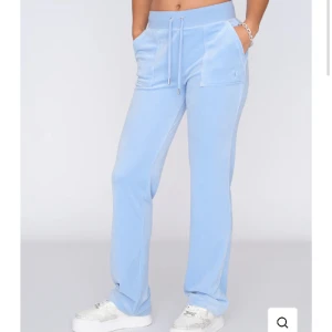 Juicy Byxor🥰 - Juicy del rey byxor i powder blue🥰🥰 Så fin färg men kommer inte till användning mycket sen jag köpte dom:( Nypris 1200kr, mitt pris kan diskuteras