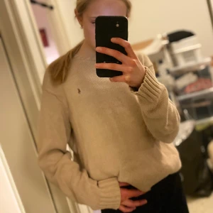 Ralph lauren tröja! - Beige Stickad Ralph lauren tröja! Storlek M