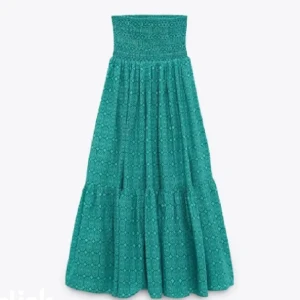 Söker dessa två lång kjolar från zara. Kontakta om ni säljer 💕!  - Volang lång kjol hälst i xs-s 