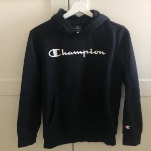Hoodie  - Hoodie från Kidsbrandstore i storlek Large i väldigt bra skick!