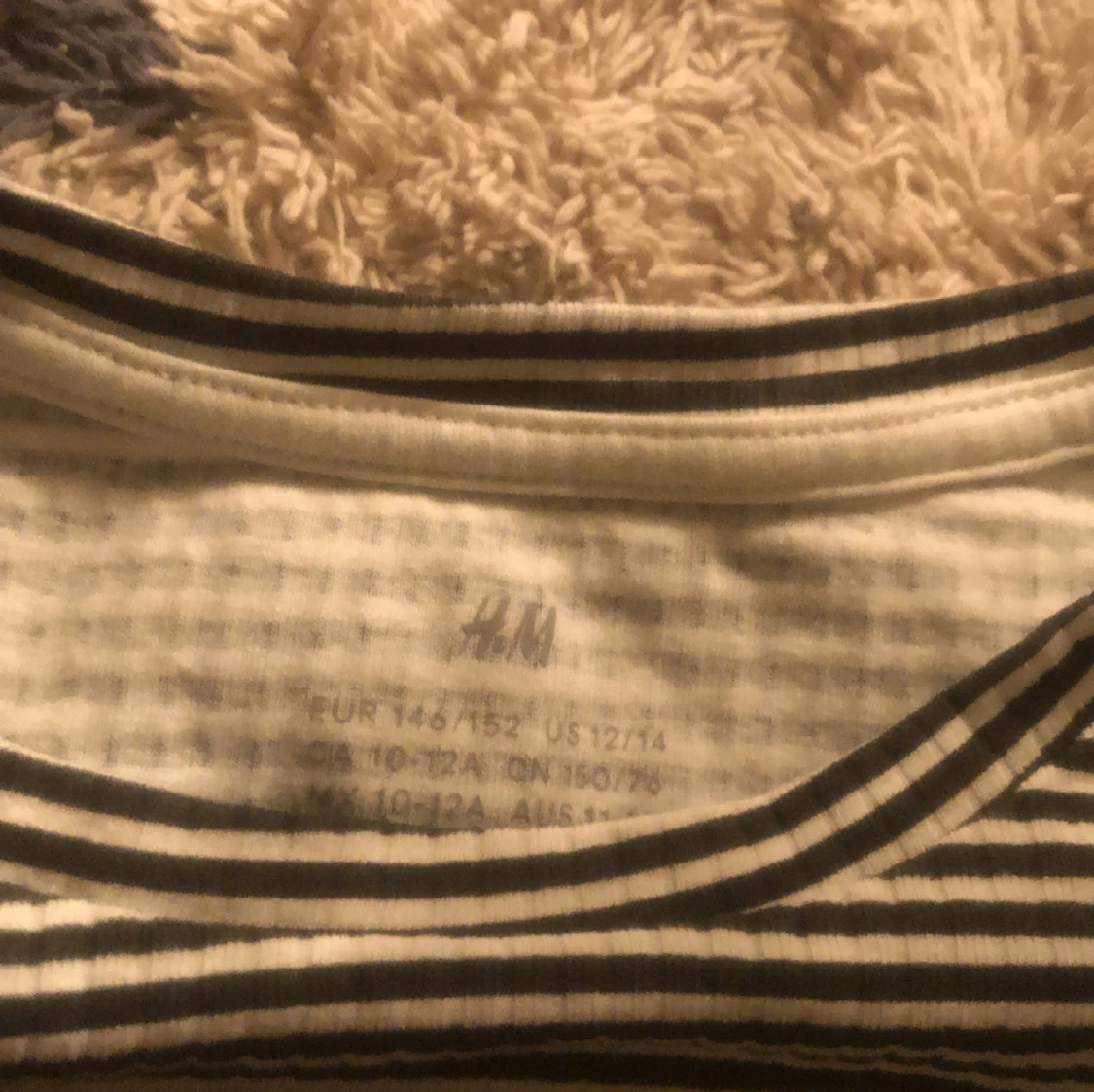 Randig svart vit långärmad tröja - 90