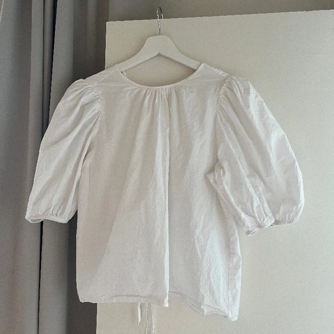 Vit topp med snörning - 90