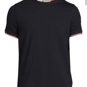 Moncler t-shirt - Säljer min riktigt schyssta moncler tshirt. Nypris ligger på runt 2000