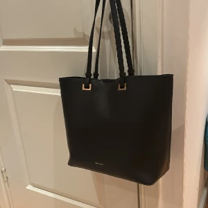 Handväska  - Väska i nyskick!