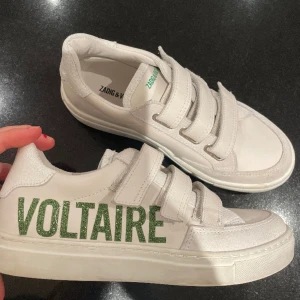 Zadig & Voltaire skor - As snygga kardborre skor från Zadig. Nästintill helt oanvända!