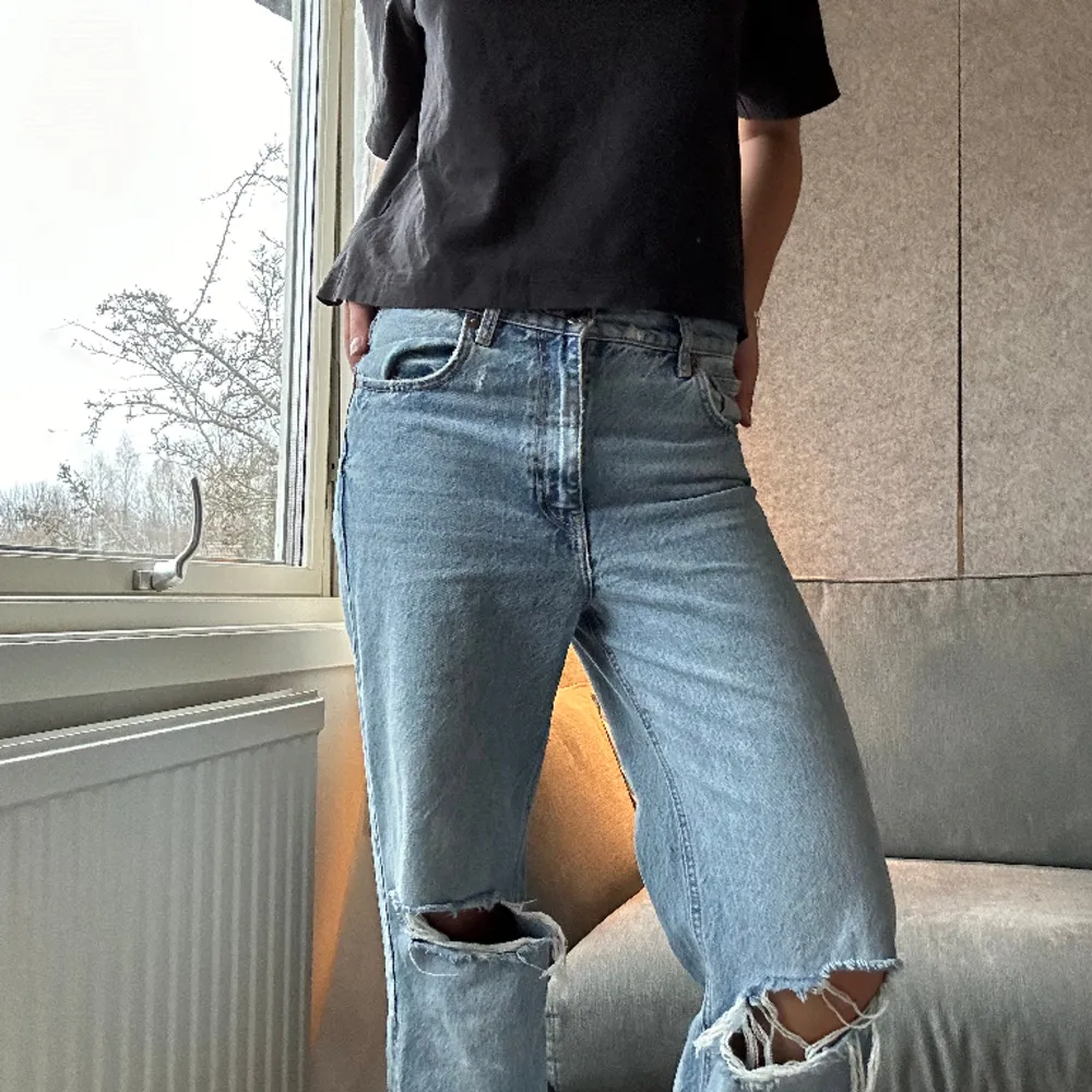 Jättesnygga loose jeans som är långa i benen. I bra skick🩵. Jeans & Byxor.
