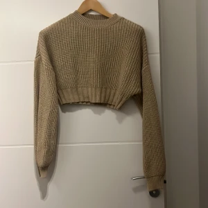 Kort Tröja  - Tröja från NA-KD