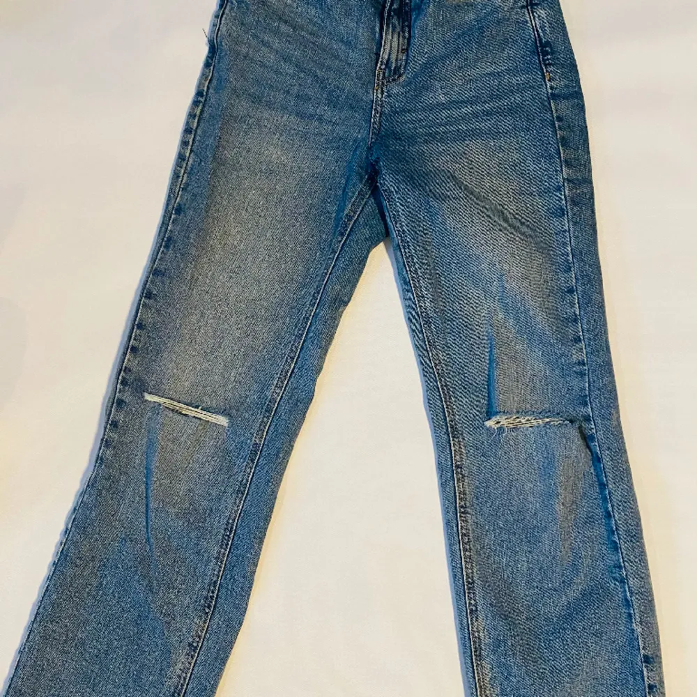 Snygga jeans till tjej. Obetydligt använda. Hämtas, Gamla Råslätt, endast swishbetalning. Jeans & Byxor.